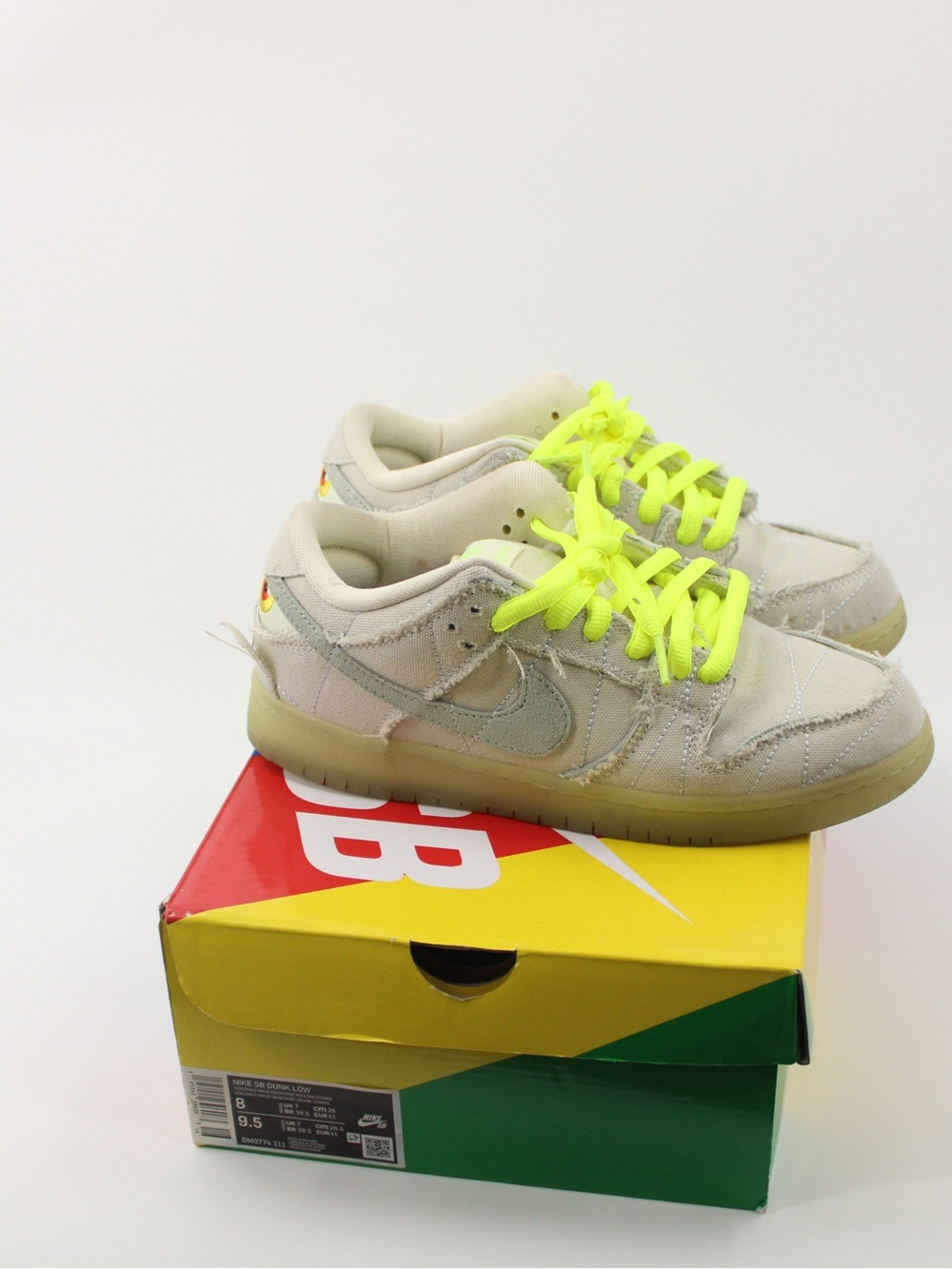 Nike Low-Top Sneakers in Neon Yellow/Beige